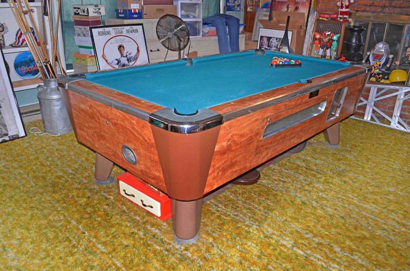 Auction-commerical pool table